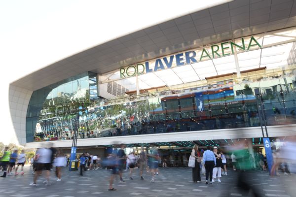 Cops eject 4 with Russian flags from Aussie Open
