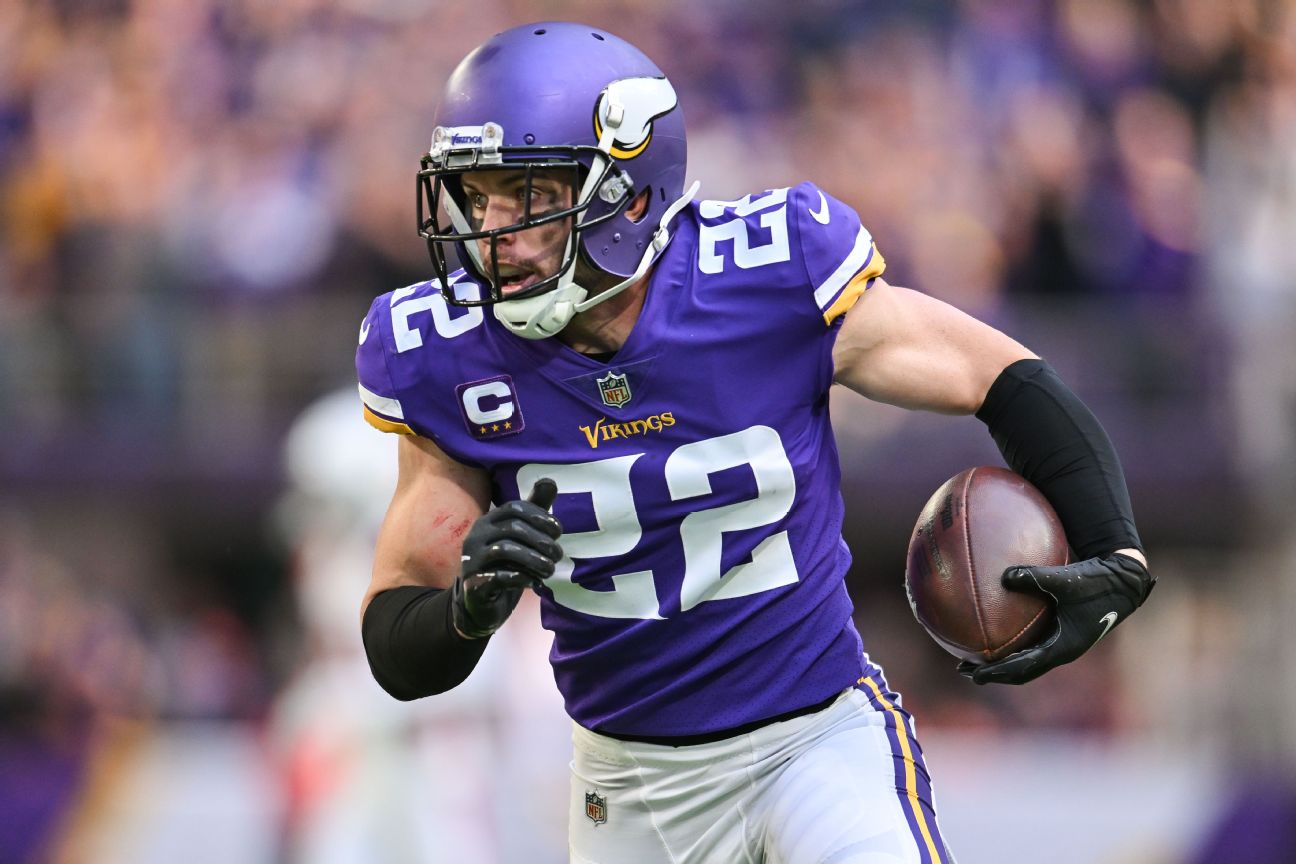 Source: S Smith, Vikes agree to new 1-yr deal