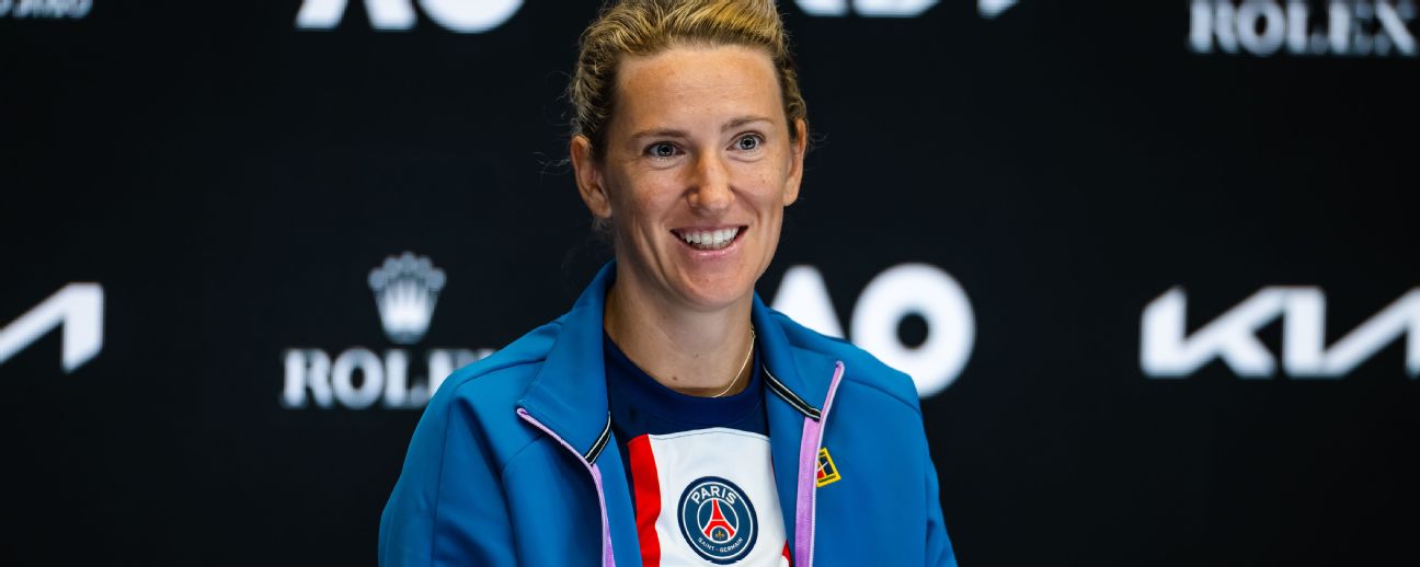 Azarenka made to remove PSG top at Aus Open