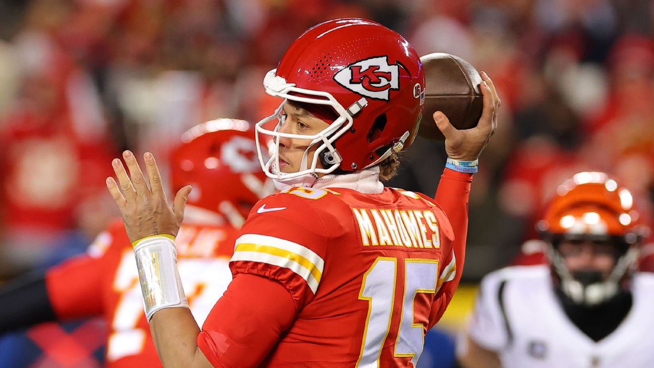 Mahomes, Brady, Rodgers Projetamos os 100 melhores jogadores da  temporada 2022 da NFL; veja a lista completa - ESPN