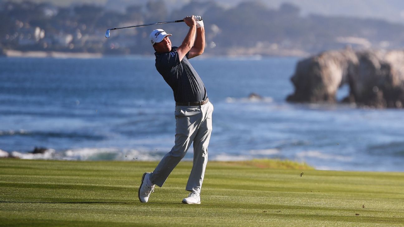 Bill Murray steals show at AT&T Pebble Beach Pro-Am with no-look putt