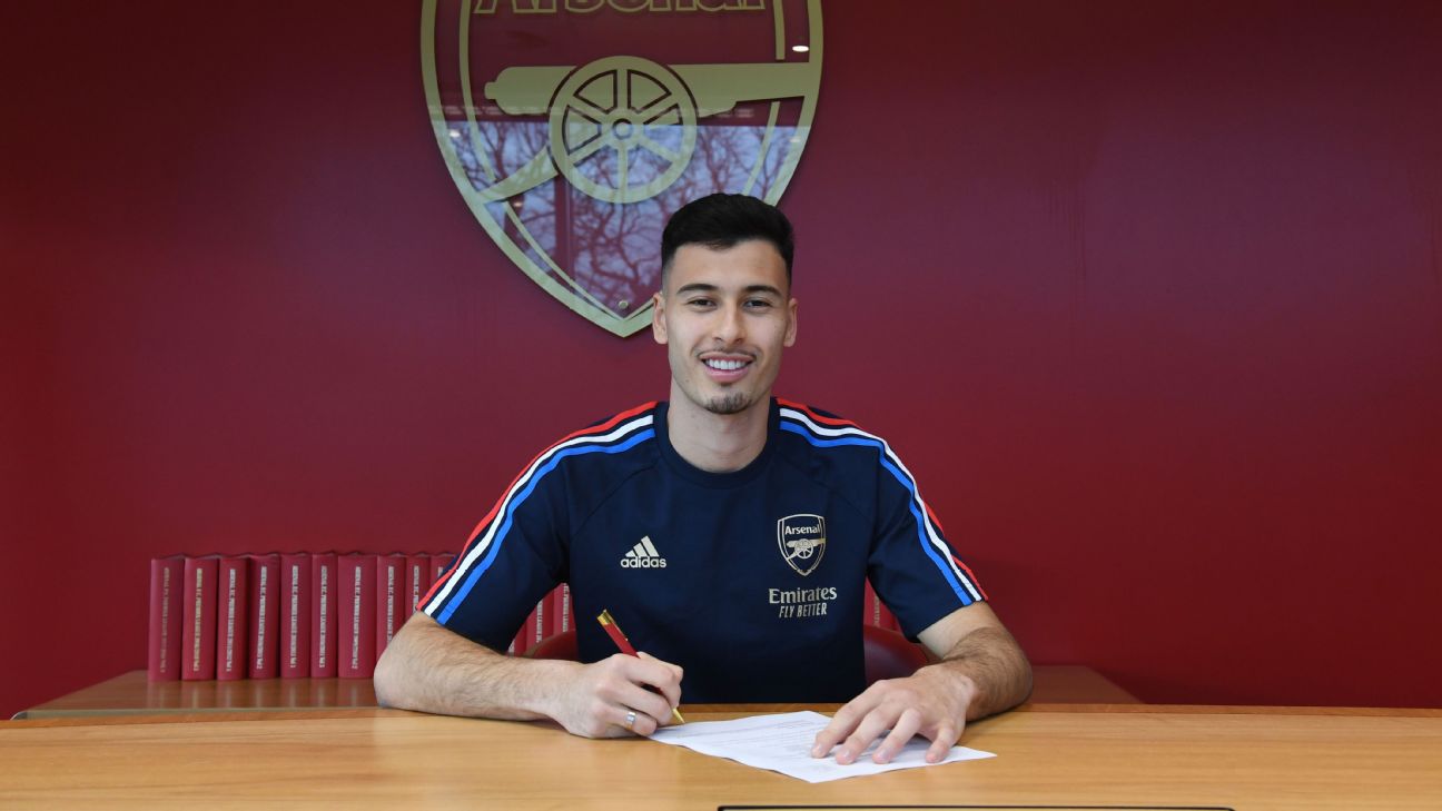 Martinelli signs new long-term Arsenal contract