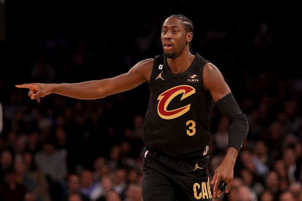 Cavs bring back LeVert, add Niang on 3-year deal