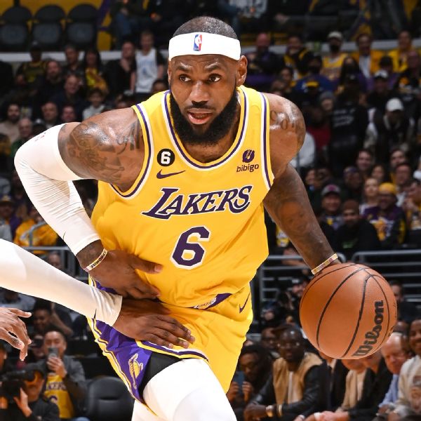 James returns for Lakers, credits 'LeBron of feet'