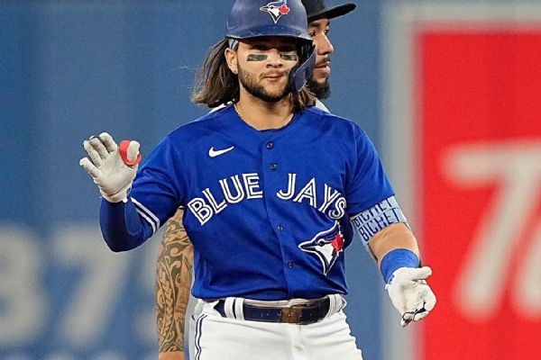 Blue Jays SS Bo Bichette scratched with forearm bruise