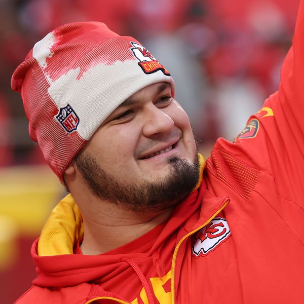 Going for 2: Chiefs OL welcomes twins before SB