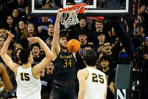 N’western men use late run, down No. 1 Purdue