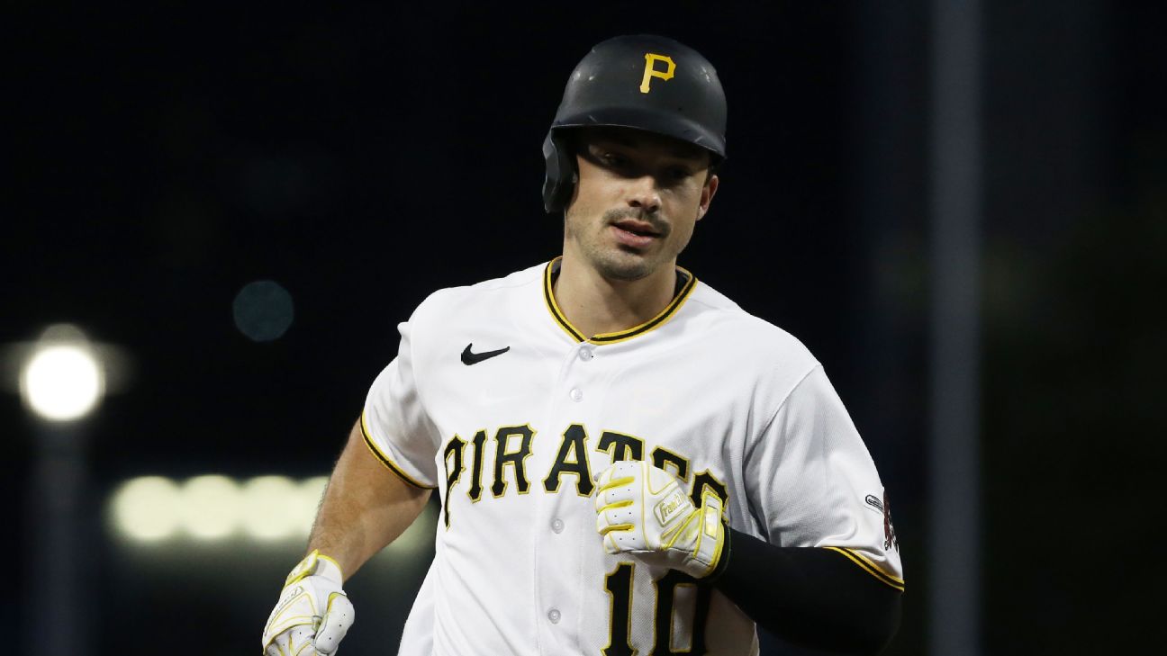 Andrew McCutchen comes 'full circle' to star with Bryan Reynolds, the  prospect he was traded for