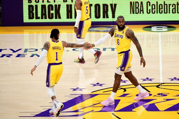 LeBron returns in win, lauds new Lakers additions