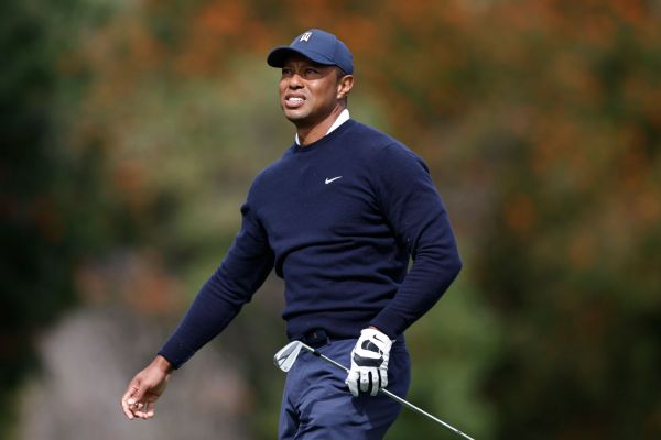 Woods finishes strong at Genesis, 5 off the lead