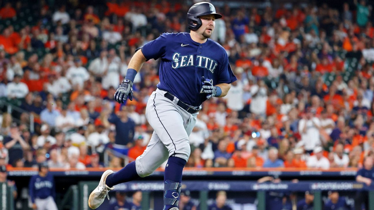 Mariners' Cal Raleigh apologizes for calling out team