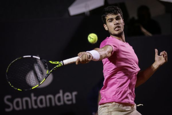 Alcaraz drops first set, rallies into Rio quarters