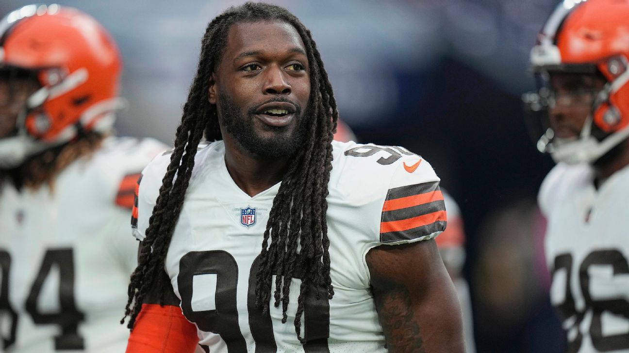 Jadeveon Clowney reaches deal to re-sign with Cleveland Browns