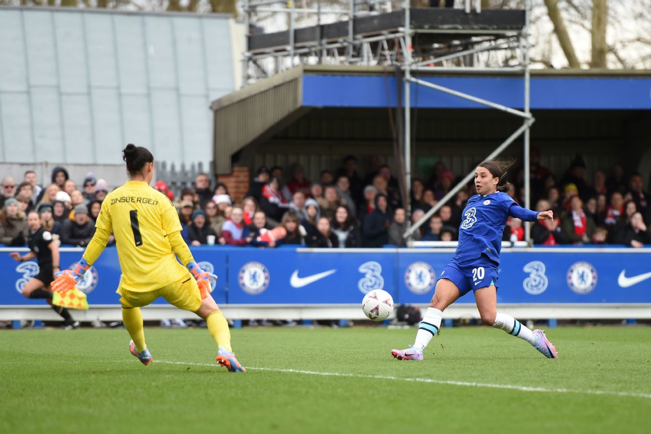 SAM KERR scores on her 100th Chelsea appearance!