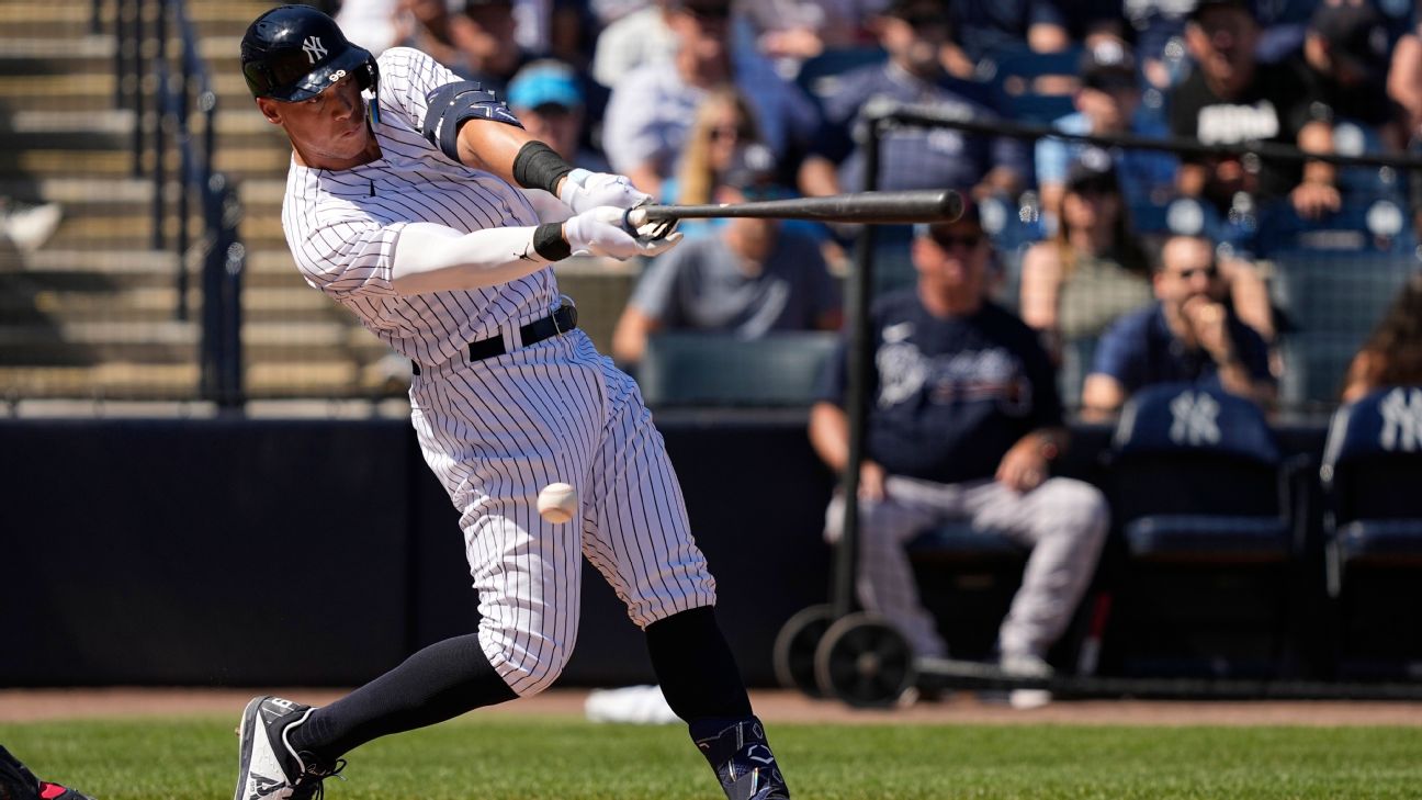 Yankees' Aaron Judge takes batting practice at spring training
