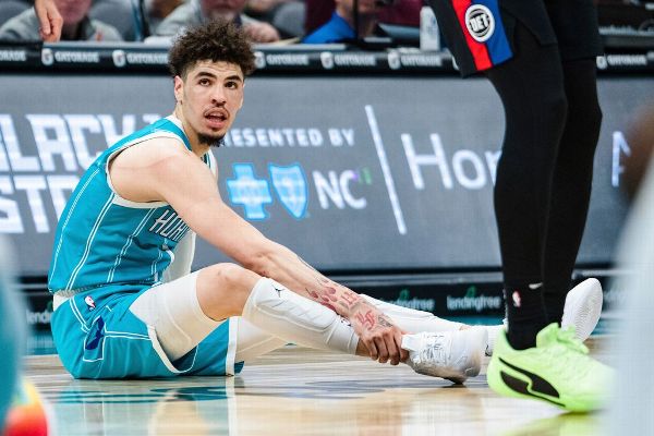 Hornets star Ball suffers fracture in right ankle