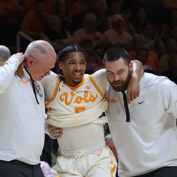 Vols’ Zakai Zeigler exits win over Razorbacks with knee injury