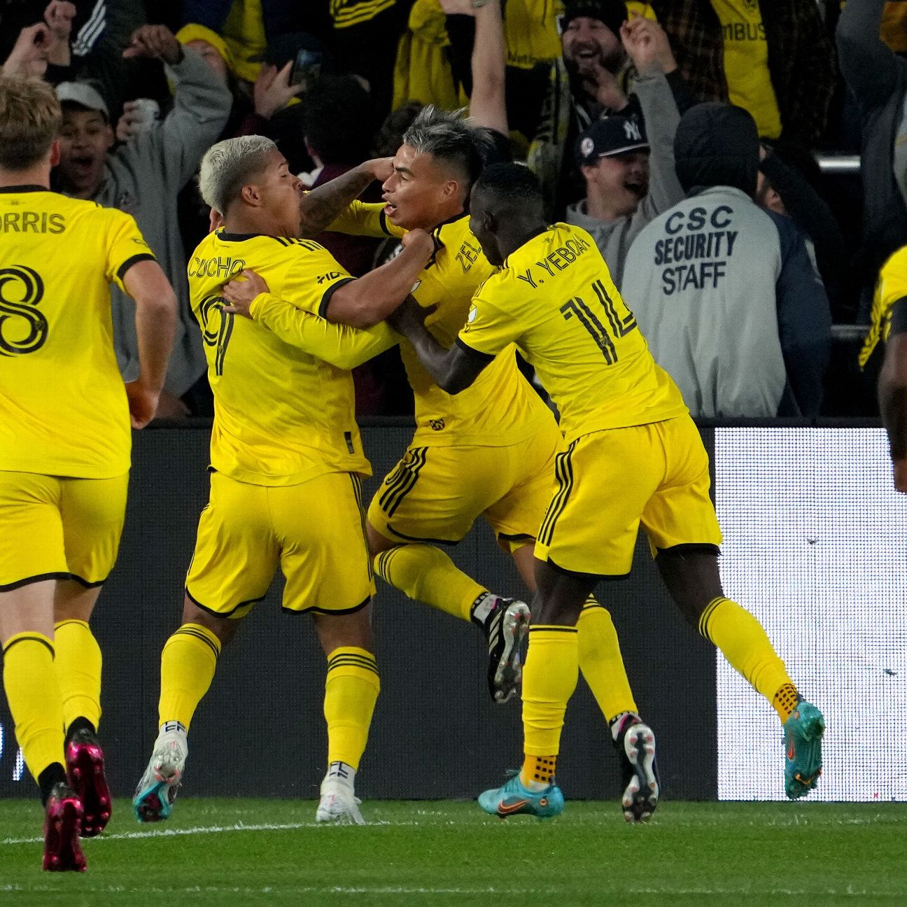 Columbus Crew midfielder Luis Díaz attacks the goal during the