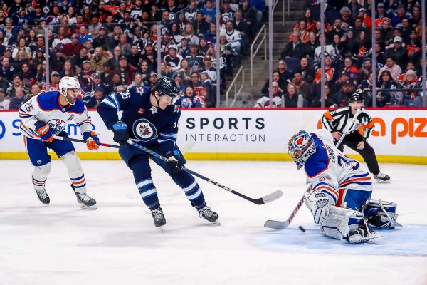 Jets re-sign F Barron to 2-year, $2.7 million deal