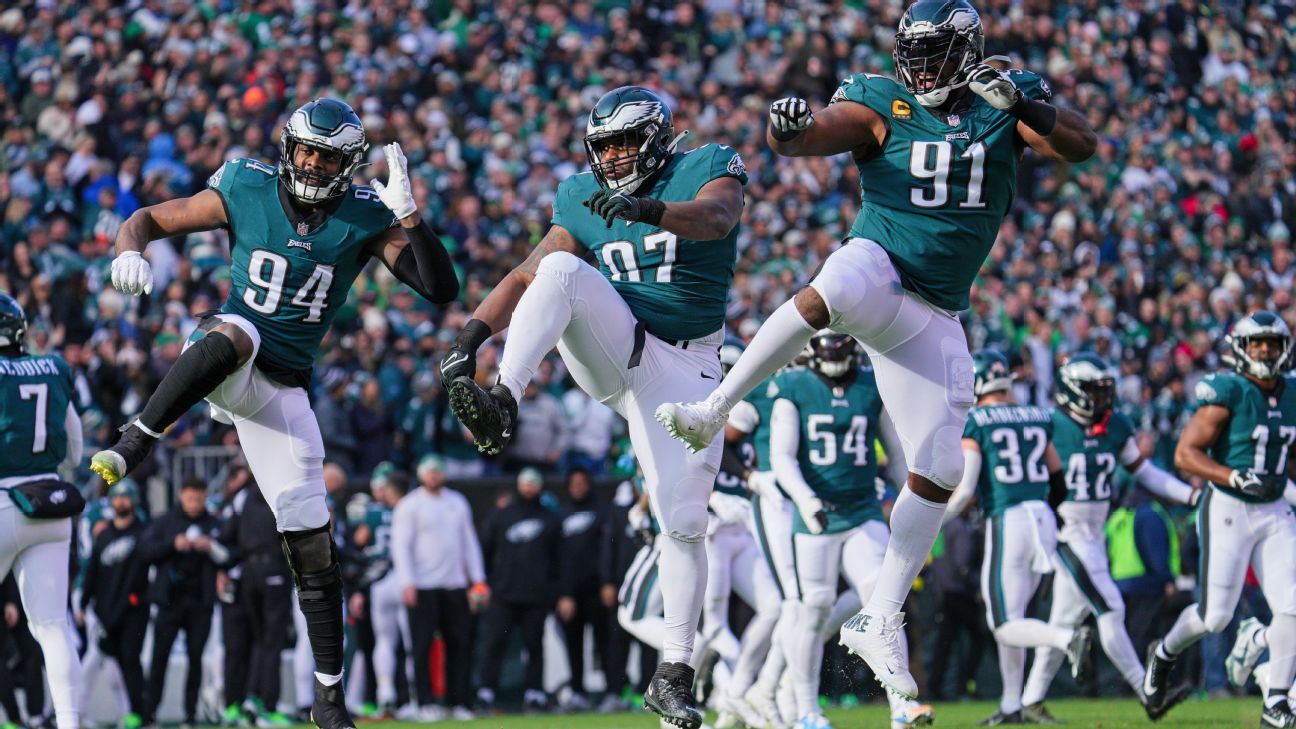 Philadelphia Eagles defensive tackle Javon Hargrave (97) pulls