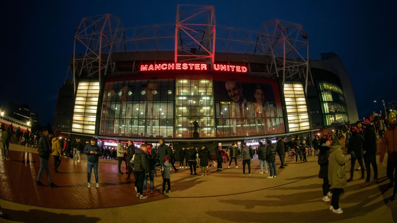 Sources: Qatari sheikh submits improved Utd bid