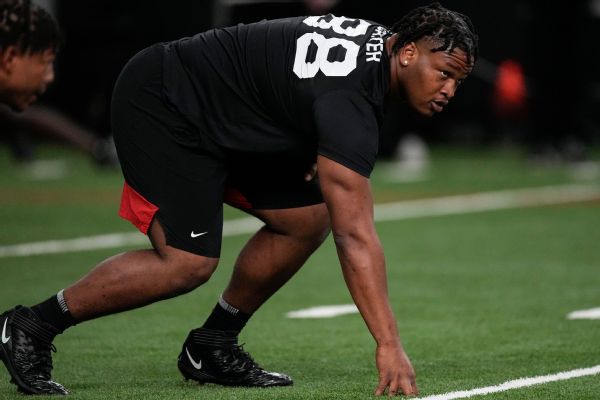 Georgia DT Carter heavier, struggles at pro day