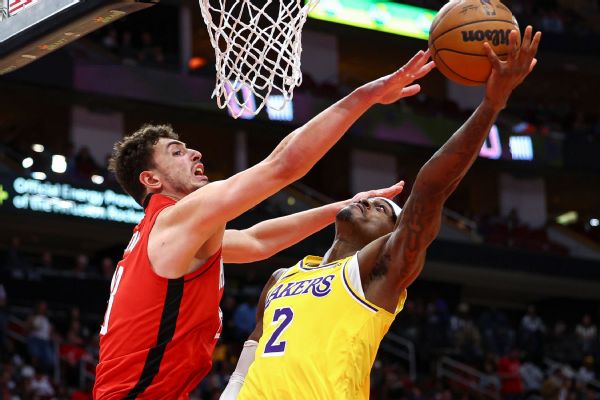 Lakers ‘running out of time,’ fall to lowly Rockets