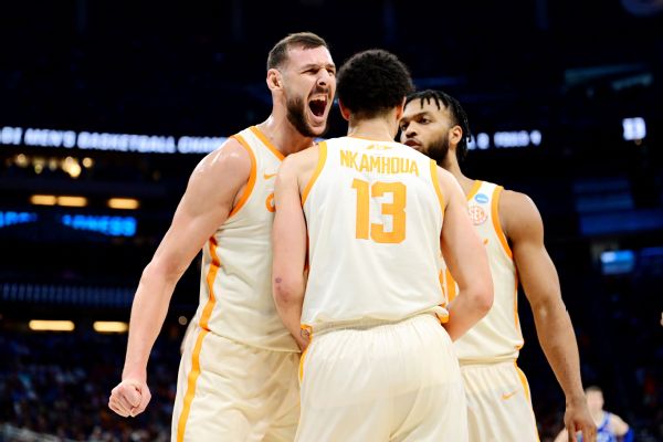 Vols bring Duke 'into the mud,' move to Sweet 16