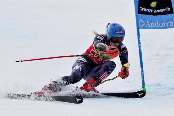Mikaela Shiffrin mengakhiri musim dengan rekor kemenangan slalom raksasa ke-21