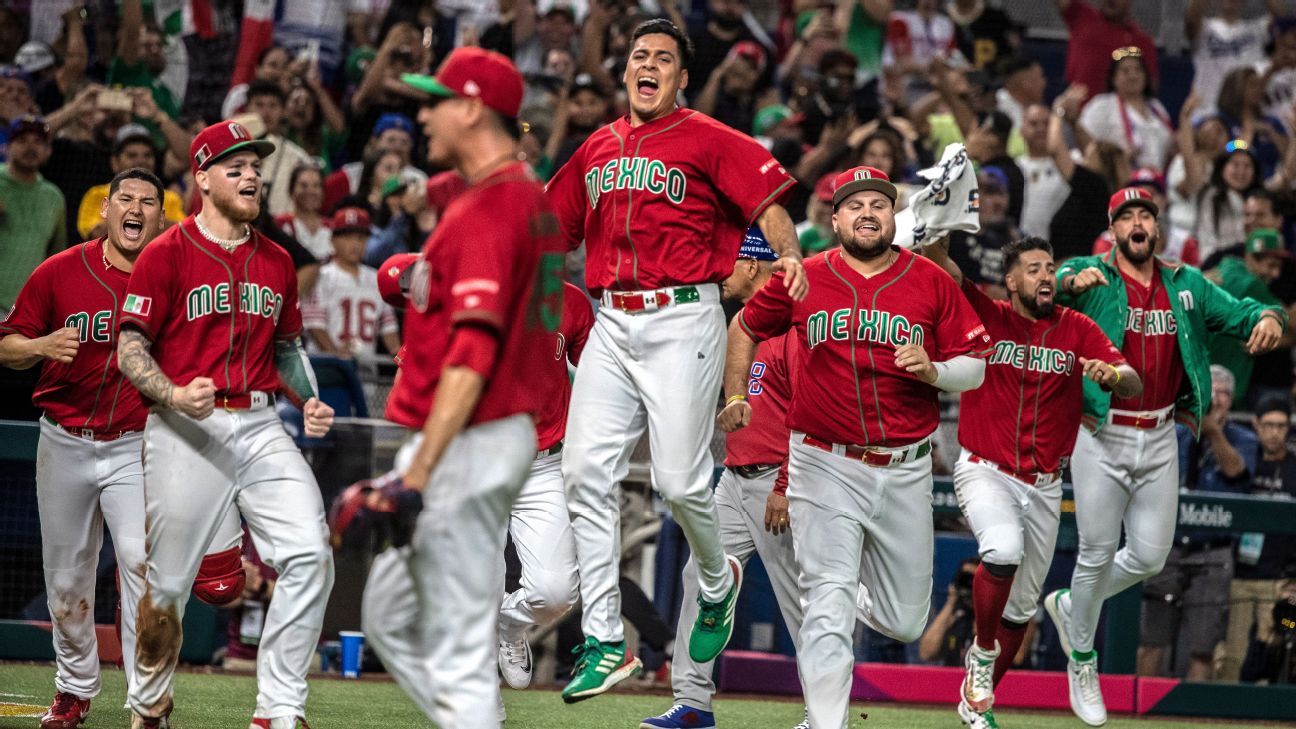 Mexico rallies from four-run deficit to reach first WBC semifinal