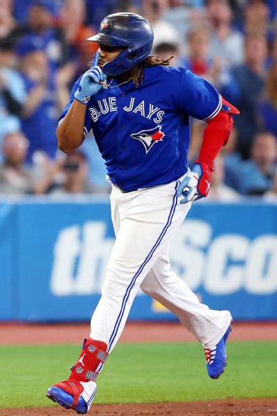 Blue Jays' Bo Bichette hits home run out of Fenway Park that lands in front  of building where his parents met 