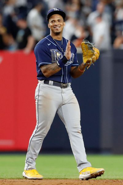 Wander Franco makes slick toss to himself, hits 425 foot homer