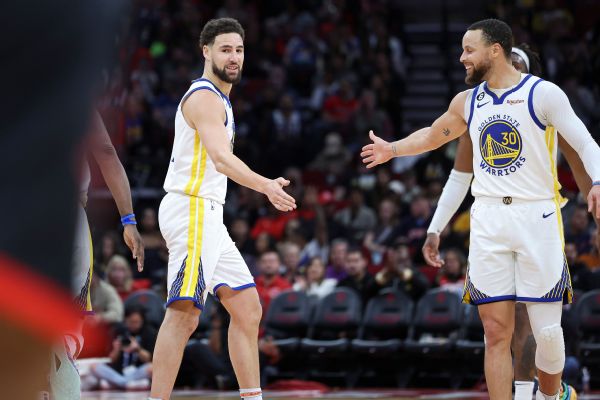 Warriors beat Rockets to snap 11-game road skid