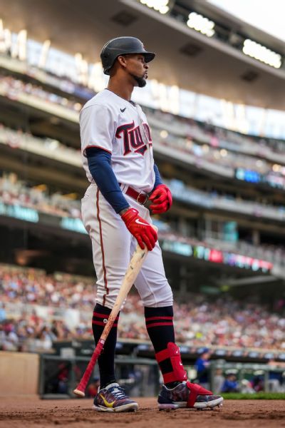 Byron Buxton's 469-foot homer seals Twins win in extra innings