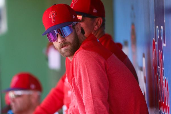 Phillies’ Harper exits after being hit on elbow