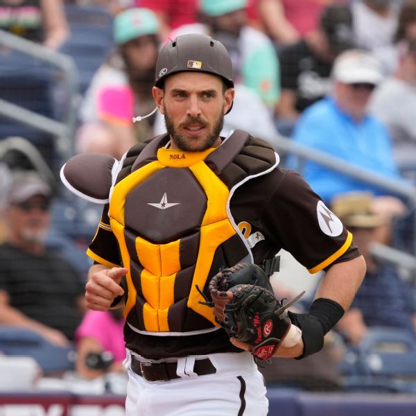 Catcher Nola lands Brewers deal, source says