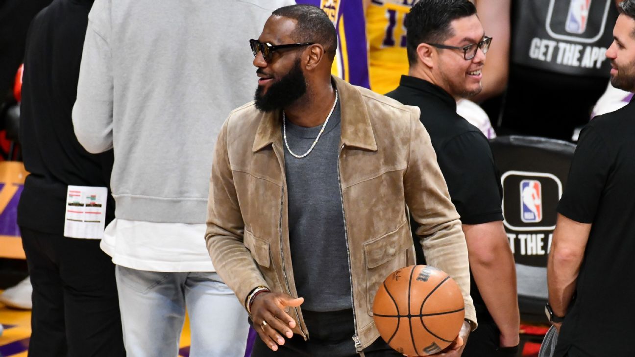 Lakers' LeBron James Goes 7-5 in NFL Week 5 Sunday Picks After