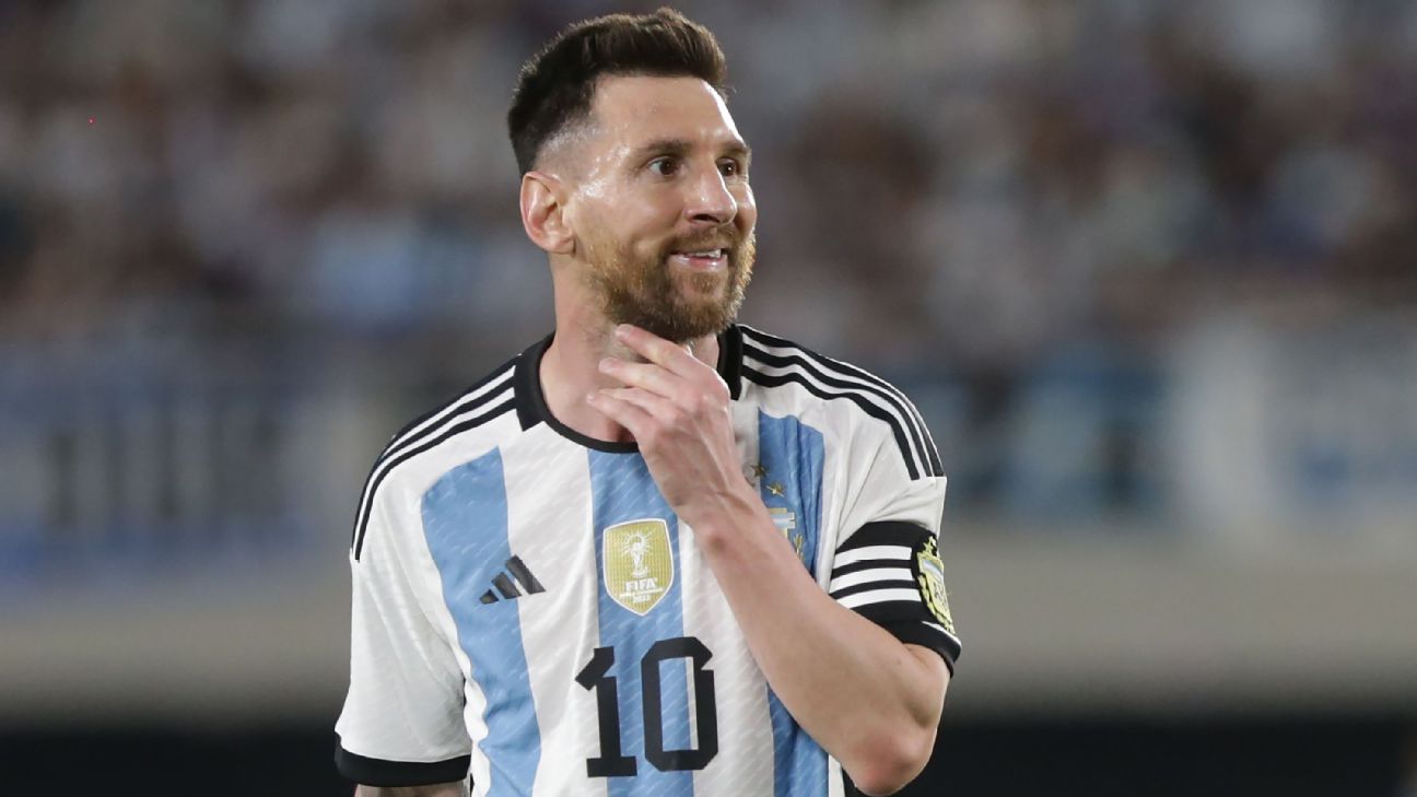 Messi honored with a statue at South America's soccer HQ - The San