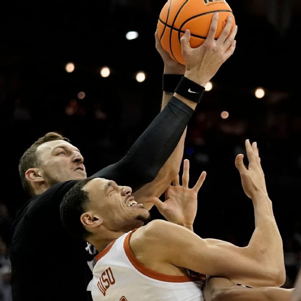 Texas’ Dylan Disu dealing with foot injury ahead of Elite Eight