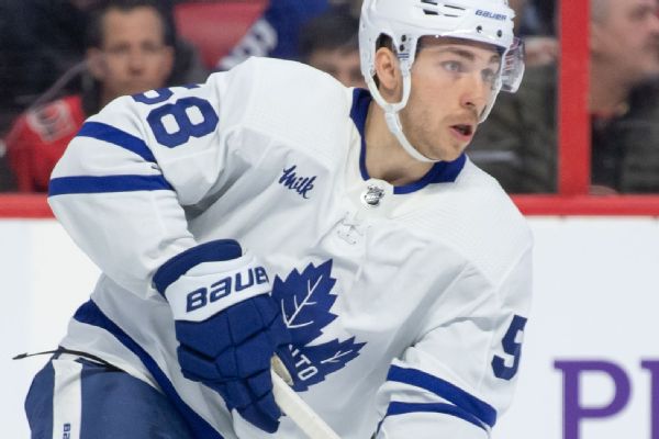 Ex-Leafs F Bunting signs 3-yr deal with Canes