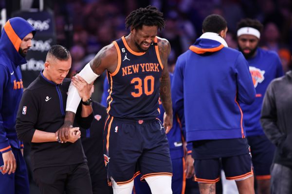 Knicks All-Star Randle exits with sprained ankle