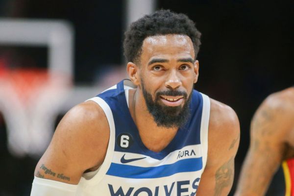 Veteran Conley, T'Wolves agree on extension