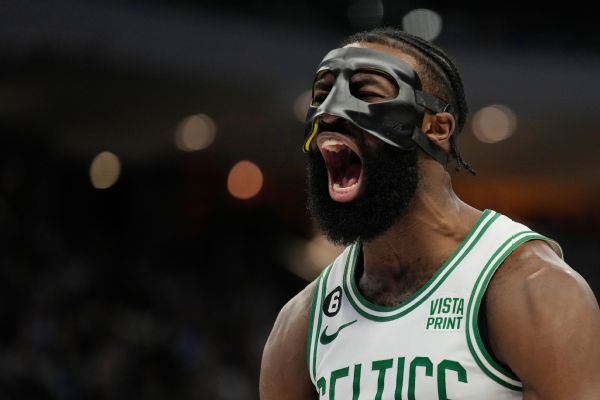 In race for No. 1 seed, Celtics beat Bucks by 41