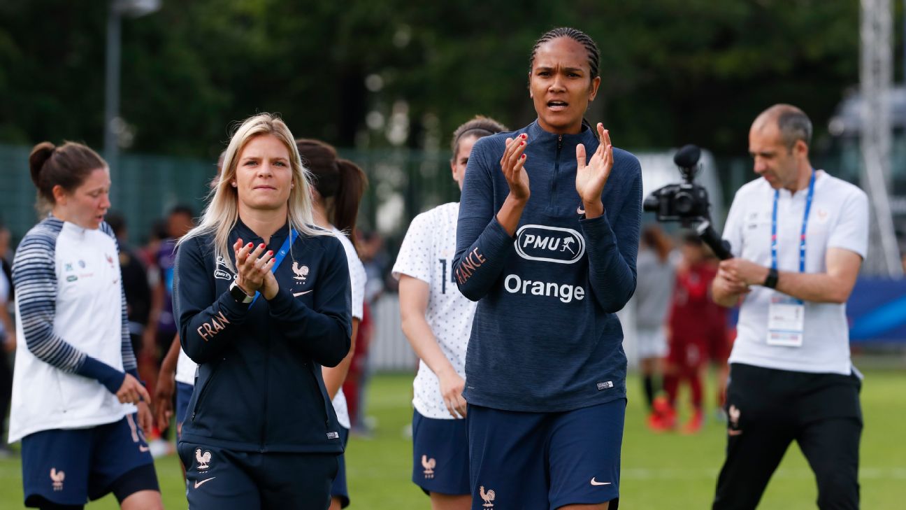 France recall ex-captain, top scorer before WWC