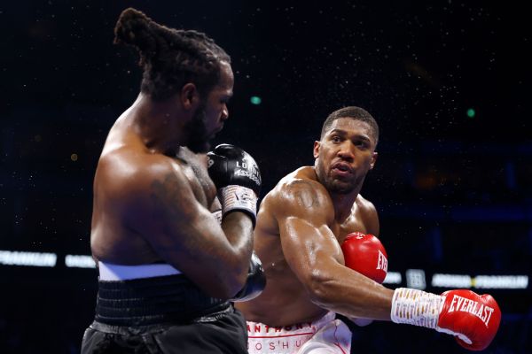 Joshua gets 1st win since '20, calls again for Fury