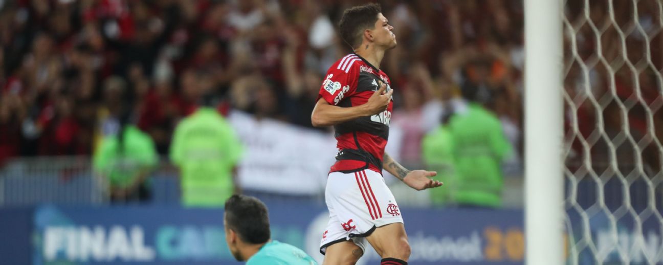 Lateral em pauta: Flamengo negocia com Ayrton Lucas, ex-Fluminense