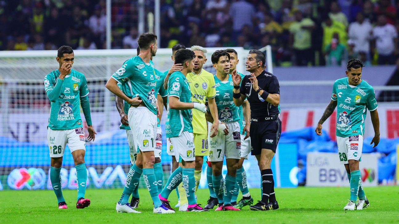 Liga MX ref investigated for knee to player's groin