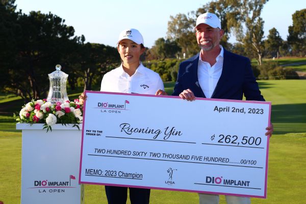 20-year-old Yin captures LA Open by 1 stroke