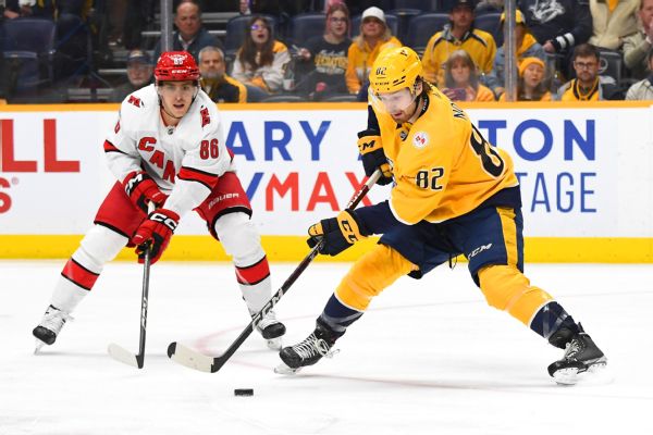 Novak signs 3-year extension with Predators