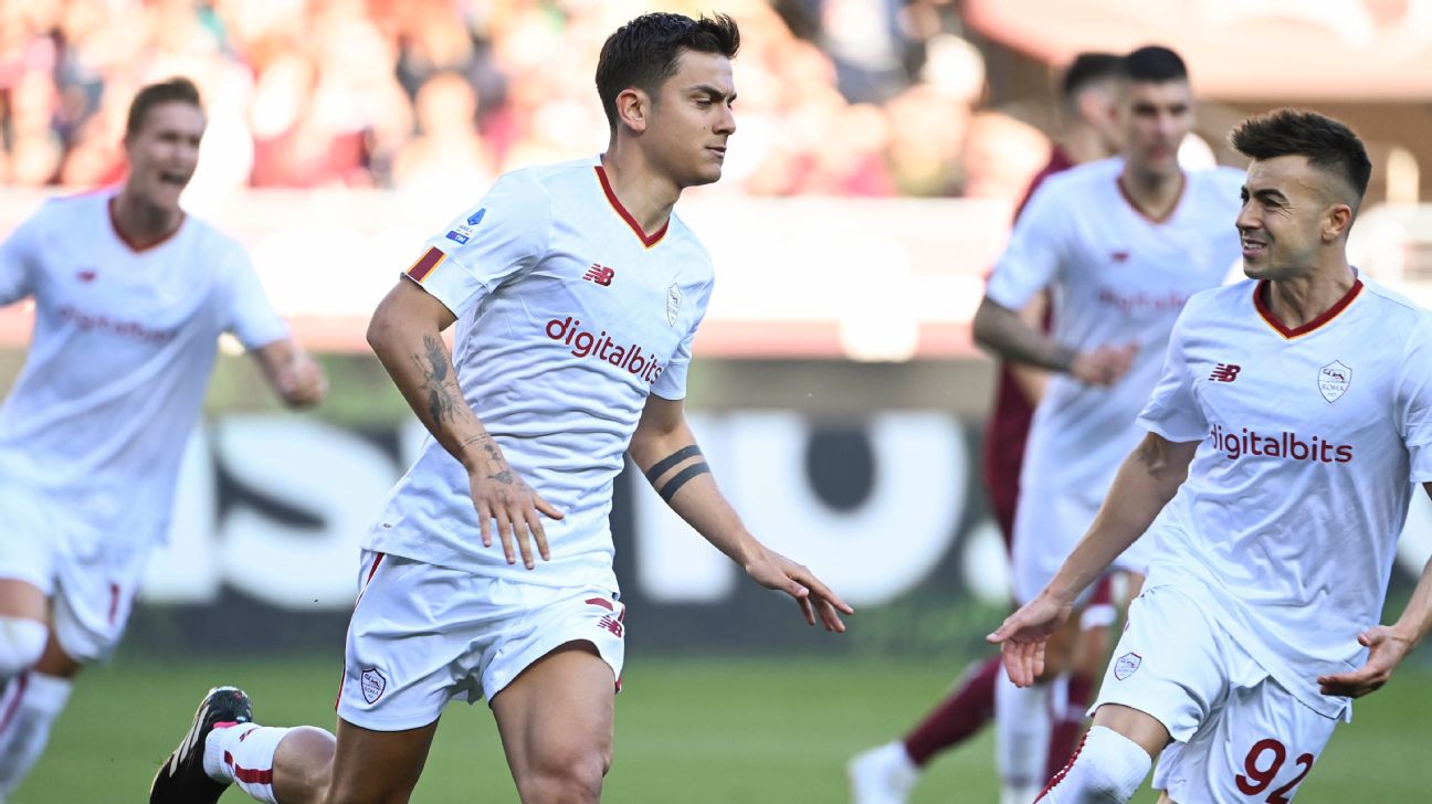 Torino FC team line up during Serie A 2023/24 football match between Torino  FC and AS Roma at Stadio Olimpico Grande Torino. (Final scores; Torino 1